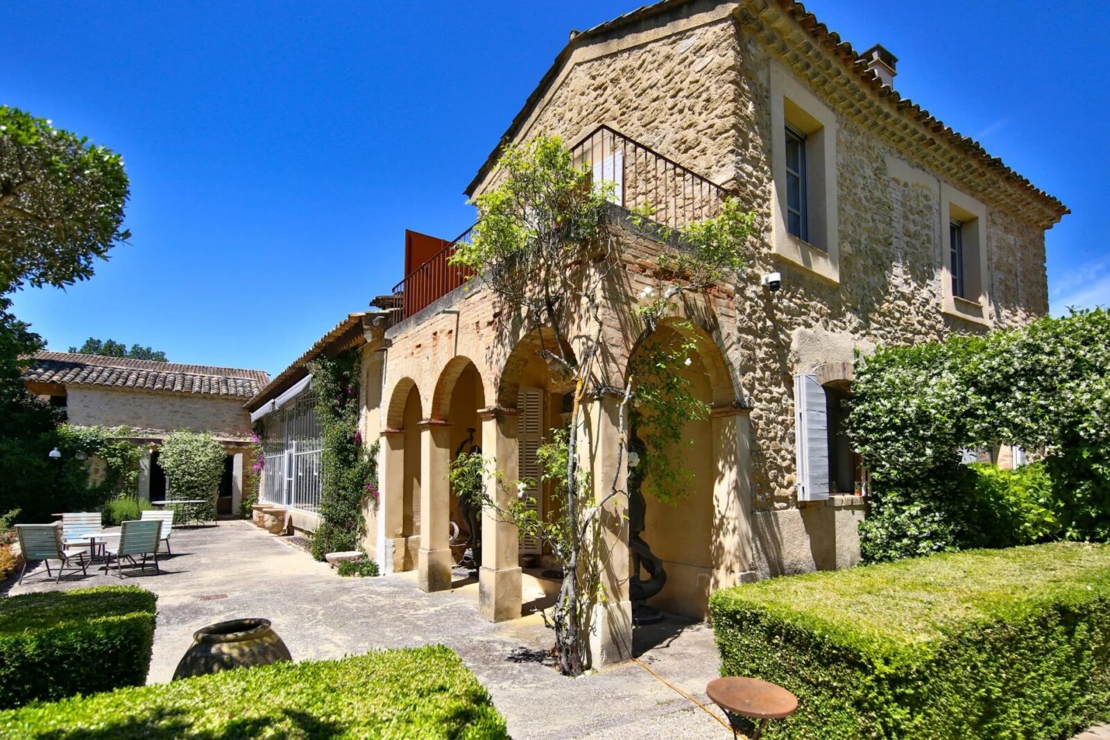 Maison 12 pièces 280 m² · à Althen-des-Paluds · 280 m² · 1 630 000 €