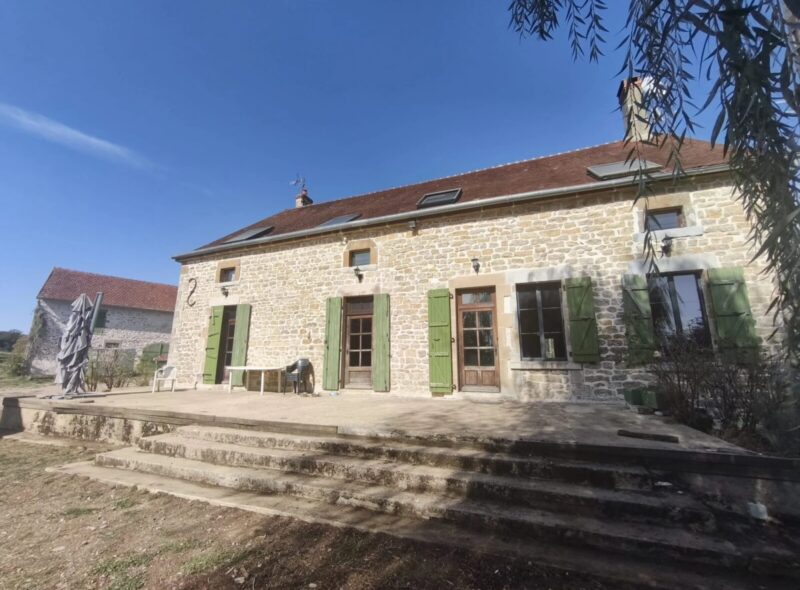 Domaine ou propriété avec dépendances à Magny-Lormes