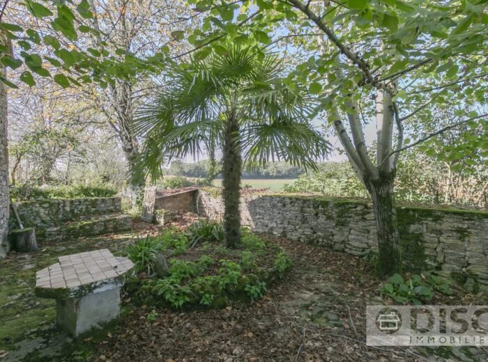 Charmante maison à rénover avec hangars, grange et jardin à 5 minutes… – Maison à rénover à Saint-Antonin-Noble-Val