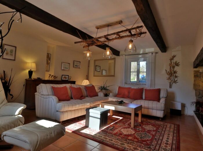 Une charmante maison de campagne dans un endroit paisible – Maison ancienne à TRIE-SUR-BAISE