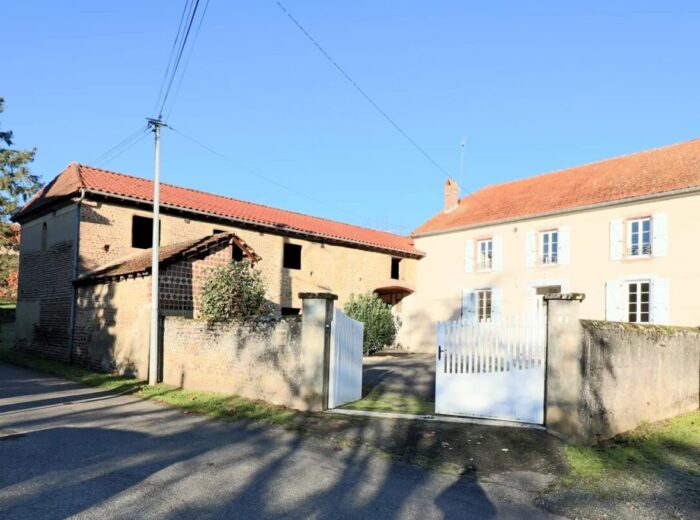 Maison comprenant 5 chambres sur 1860m² avec grandes dépendances – Maison ancienne à Maubourguet