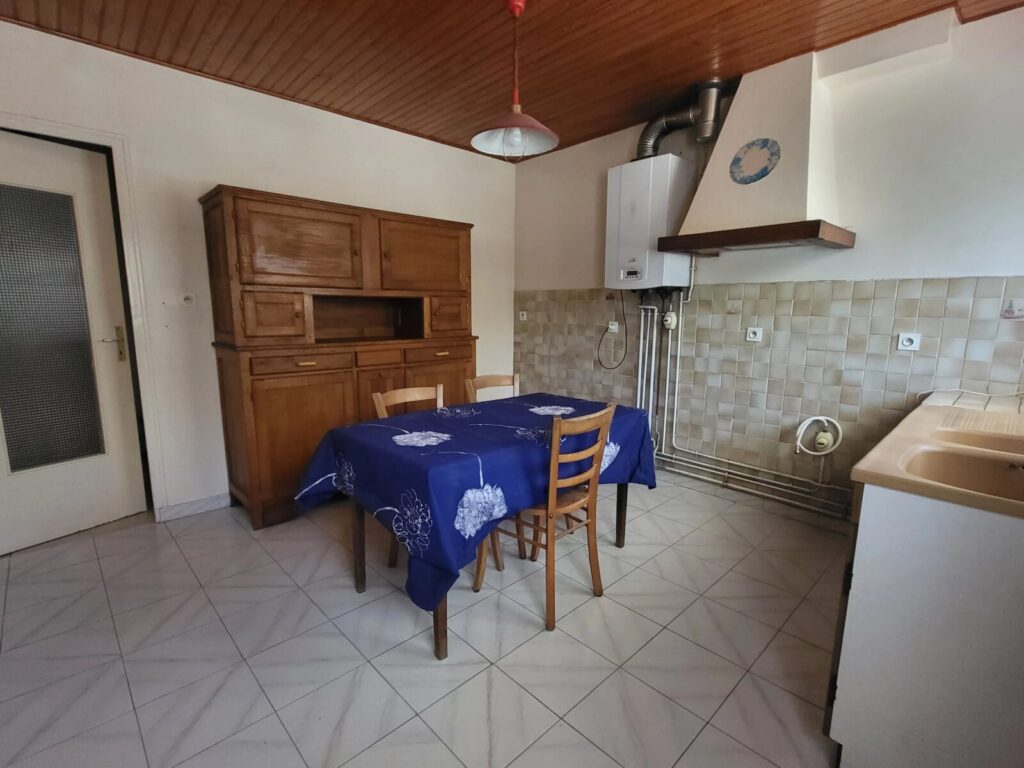 Maison avec jardin dans un hameau tranquille – Maison ancienne à Saint-Honoré-les-Bains
