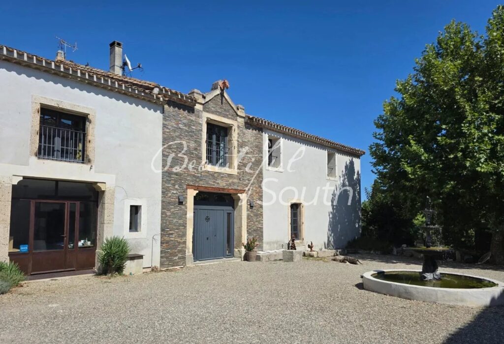 EXCEPTIONNELLE MAISON DE MAÎTRE CONTEMPORAINE AVEC PISCINE À… – Maison de maître à Narbonne