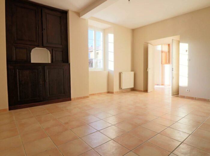 Maison comprenant 5 chambres sur 1860m² avec grandes dépendances – Maison ancienne à Maubourguet