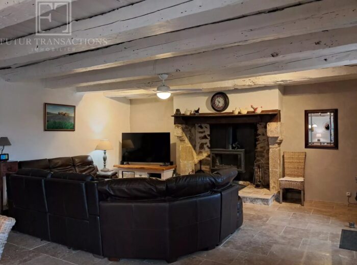 maison de caractère 8175m² – Maison de caractère à Saint-Saud-Lacoussière