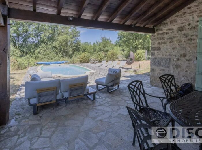 Charmante maison en pierre avec piscine et jardin privé de 2 450 m² – Maison en pierre à Varen