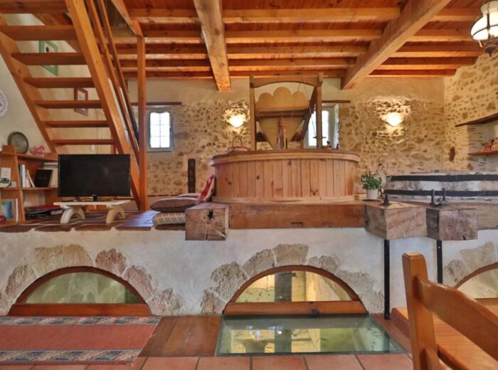 Moulin pré-Révolution entièrement restauré, fonctionnelle.. – Moulin ou presbytère à Crouseilles