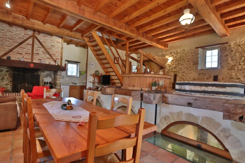 Moulin pré-Révolution entièrement restauré, fonctionnelle.. – Moulin ou presbytère à Crouseilles