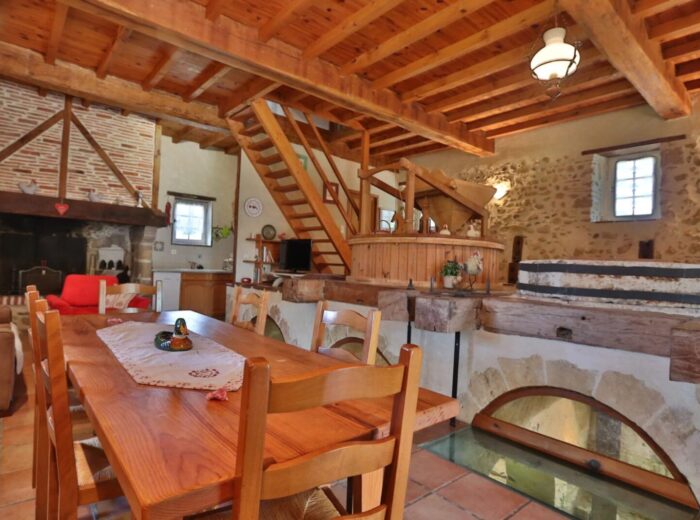 Moulin pré-Révolution entièrement restauré, fonctionnelle.. – Moulin ou presbytère à Crouseilles