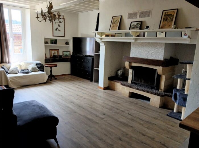Fermette comprenant 4 chambres sur 6,35ha avec dépendances – Maison ancienne à Vic-en-Bigorre