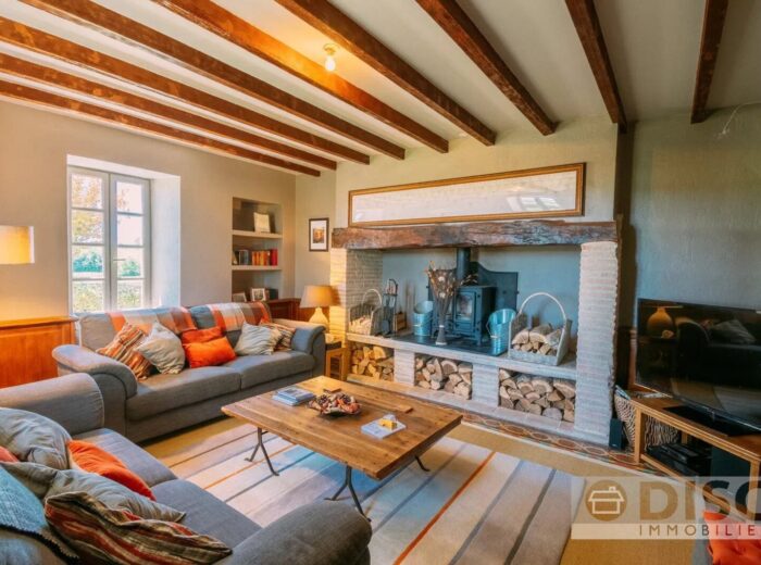 Magnifique propriété en pierre avec vues sur les vignobles, piscine… – Maison ancienne à Cahuzac-sur-Vère