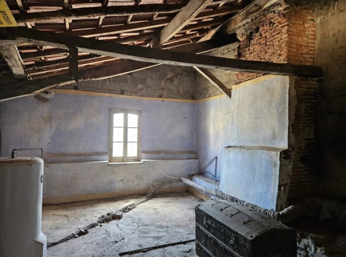 Ferme moderne avec une seconde maison à rénover – Maison à rénover à Viella