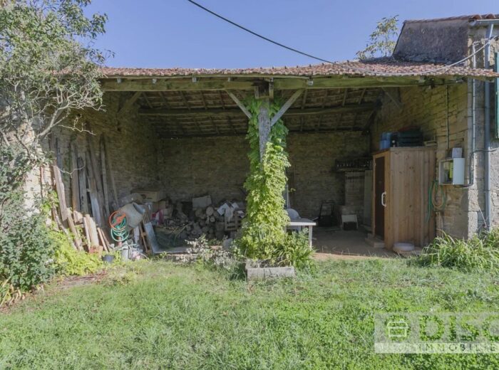 Charmante maison à rénover avec hangars, grange et jardin à 5 minutes… – Maison à rénover à Saint-Antonin-Noble-Val