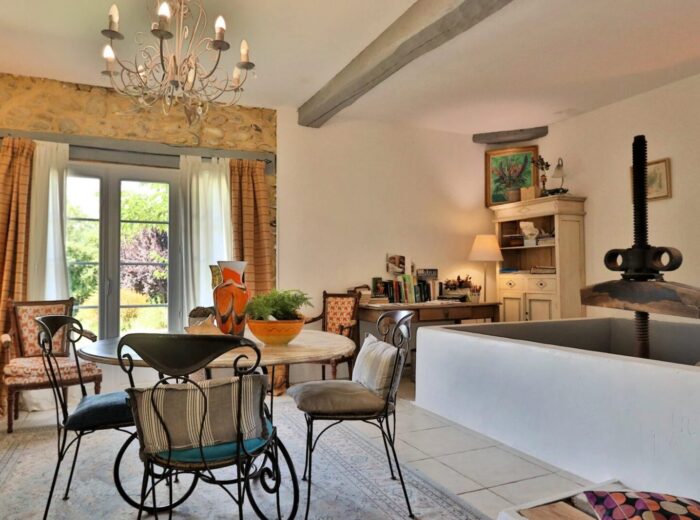 Elegant Maison de Maître, avec piscine et belle dependences – Maison de maître à Estampes