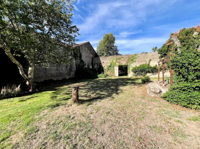 Elégante maison de ville comprenant 3 chambres et grand terrain de… – Maison ancienne à Maubourguet