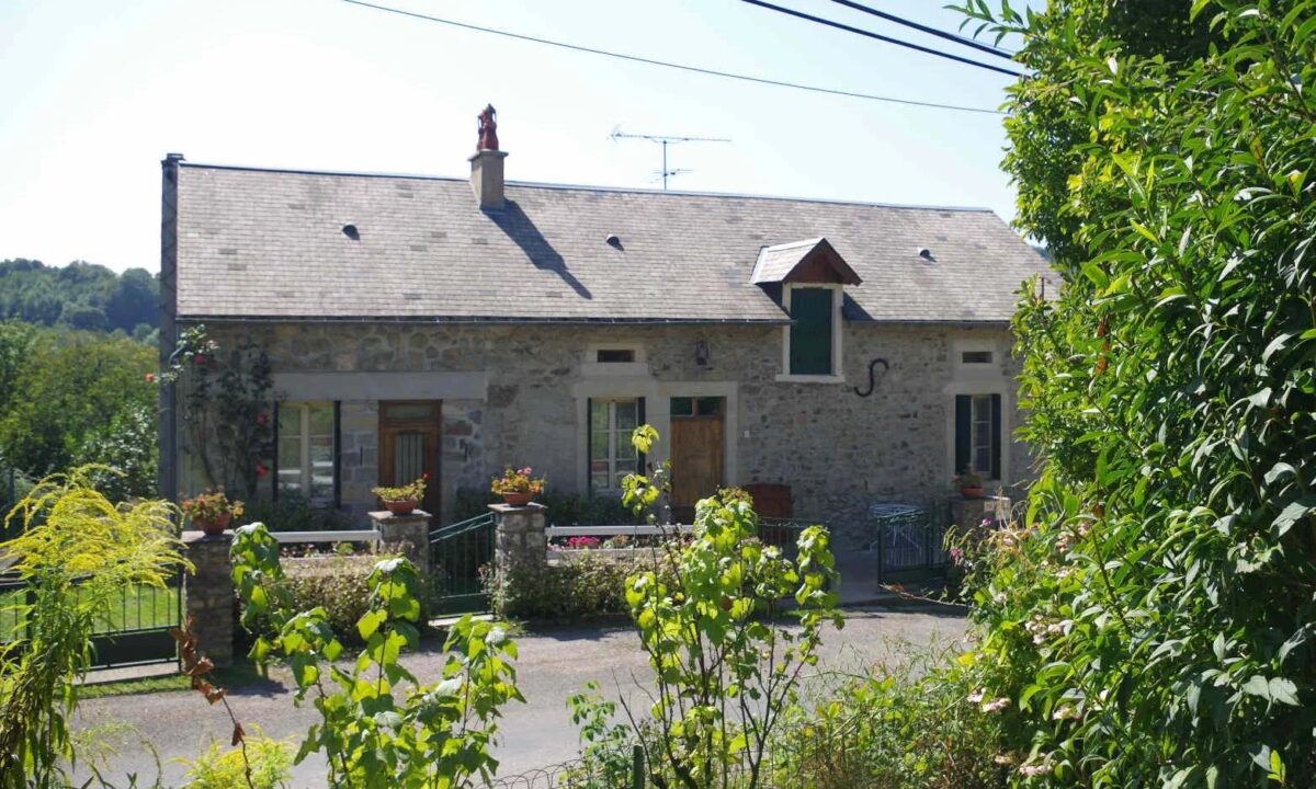 Maison ancienne avec cave à Saint-Léger-de-Fougeret