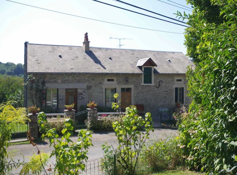 Maison ancienne avec cave à Saint-Léger-de-Fougeret