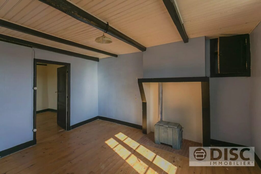 Charmante maison à rénover avec hangars, grange et jardin à 5 minutes… – Maison à rénover à Saint-Antonin-Noble-Val