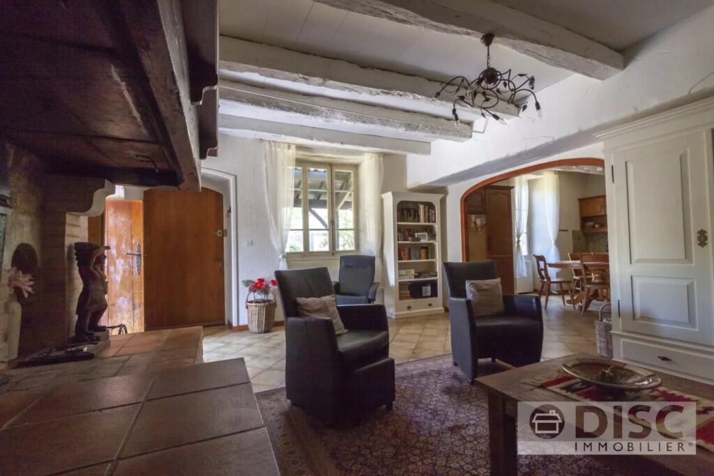 Charmante maison en pierre avec terrasse et jardin – Maison en pierre à Le Riols