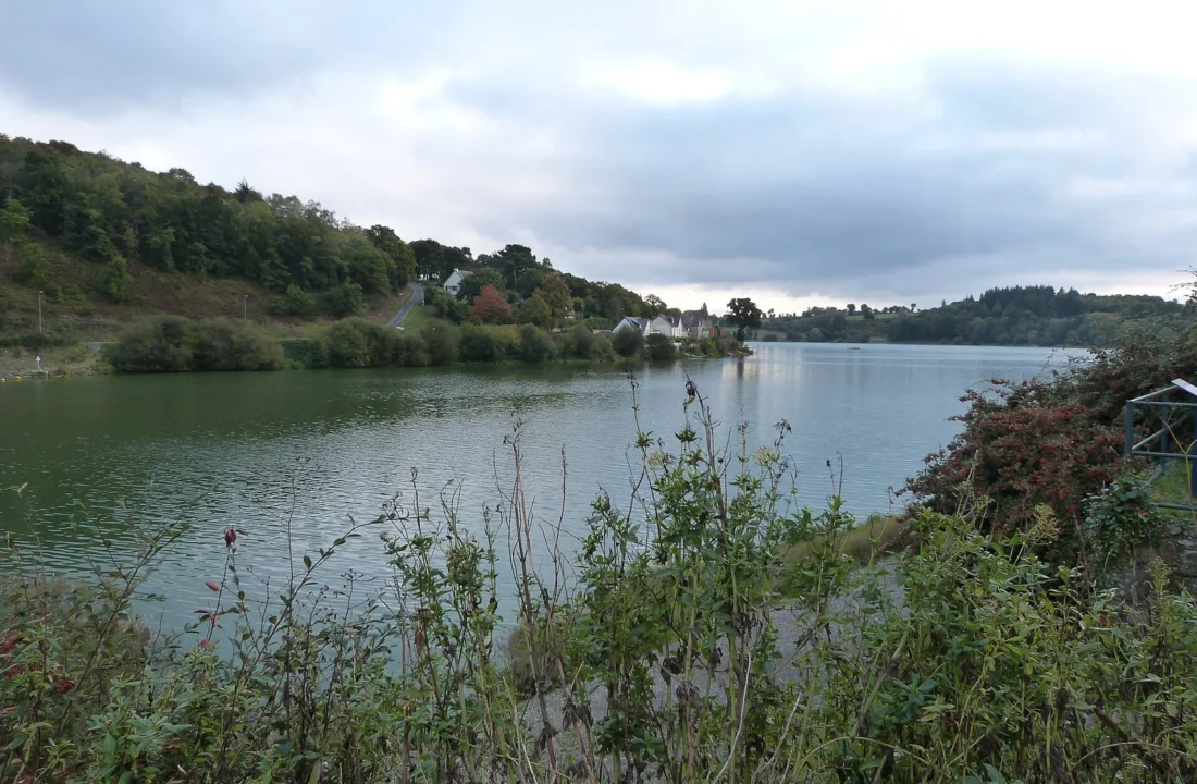 L’étang de Jugon, sur la Rosette, à Jugon-les-Lacs.