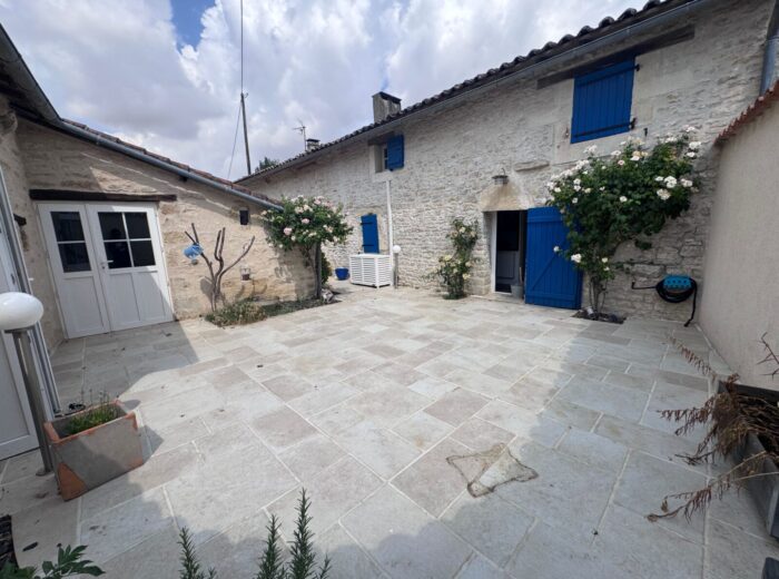 patio2 – Bien atypique à Vanzay