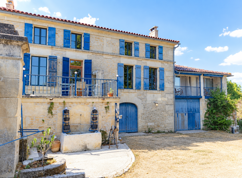Charmant corps de ferme avec dépendances