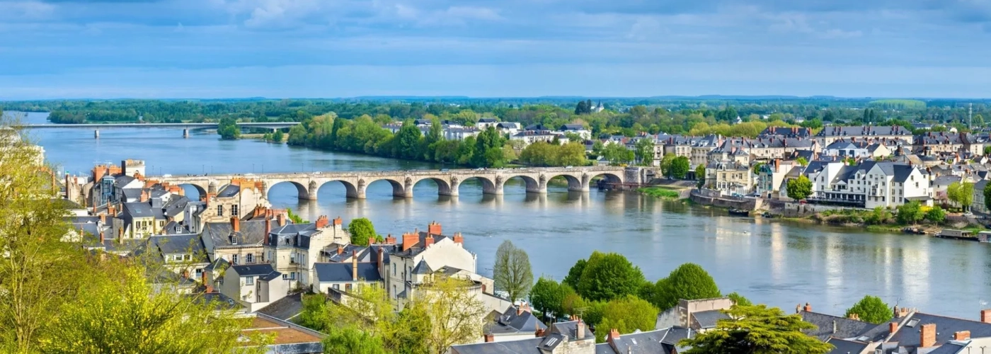 xcentreloire_immersif-1920x830.jpg.pagespeed.ic.OZEouMaWO0